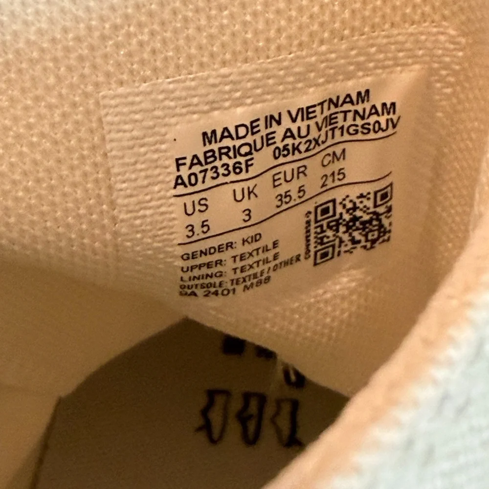 NWOT Converse Chuck Taylor All Star Butterflies Sneakers - Picture 13 of 13